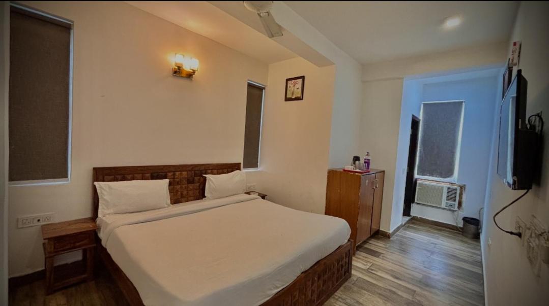Blu Lagoon Opp Select New Delhi